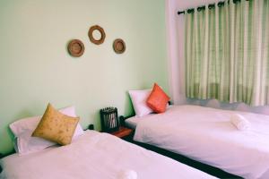 Postel nebo postele na pokoji v ubytování Yen Aura Boutique Hotel