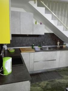 Η κουζίνα ή μικρή κουζίνα στο Appartamento Beverello