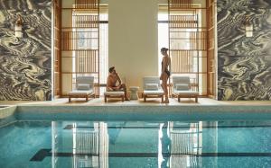A piscina localizada em Four Seasons Hotel New York Downtown ou nos arredores