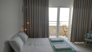 a bedroom with a bed and a large window at Workspace.job in Portimão +14 photos