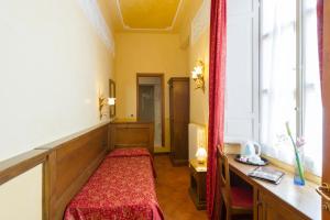 Postel nebo postele na pokoji v ubytování Hotel California