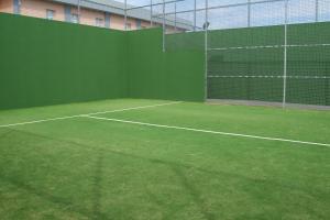 Tenis a/nebo squash v ubytování Gran Hotel Ciudad Del Sur nebo okolí