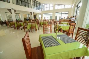 En restaurant eller et andet spisested på Discover Boracay Hotel