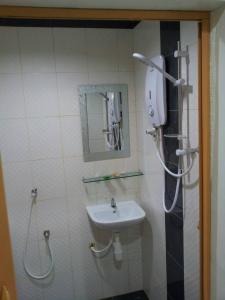 Ett badrum på Huda Inn