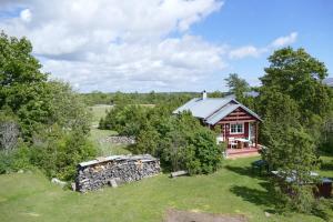 an aerial view of a small house with a stone wall at Tinore Holiday Home in Muratsi