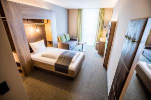 Postel nebo postele na pokoji v ubytování RiKu HOTEL Ulm