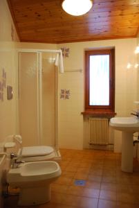 A bathroom at Chalet Helen