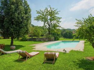The swimming pool at or close to Gorgeous Holiday Home in Carpaneto Piacentino with Pool