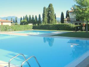 Bazén v ubytování Enticing Holiday home in Lazise with Swimming Pool nebo v jeho okolí