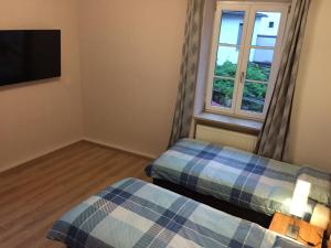 Postel nebo postele na pokoji v ubytování Jujhar's Gästehaus
