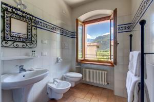 Koupelna v ubytování Agriturismo Maso Lizzone