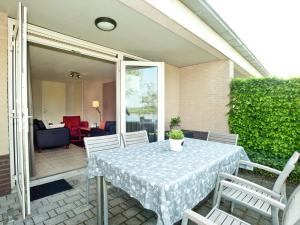 Χώρος καθιστικού στο Villa in Maaspark with Lake Views & Sauna