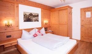 Postel nebo postele na pokoji v ubytování Vermunt - Silvretta Sommer Premium Card inklusive