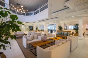 Posezení v ubytování Leonardo Plaza Cypria Maris Beach Hotel & Spa