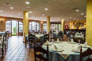 Restauracja lub miejsce do jedzenia w obiekcie Aparthotel Rural 12 Caños