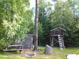 Aed väljaspool majutusasutust The Old Logging Camp