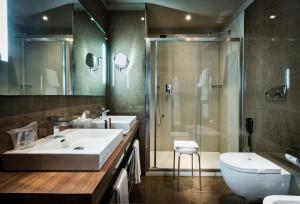 A bathroom at Uptown Palace