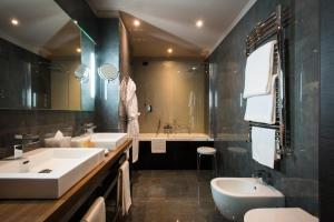 A bathroom at Uptown Palace