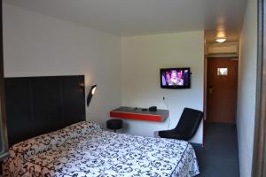 Un pat sau paturi într-o cameră la Relais 500 De Vienne