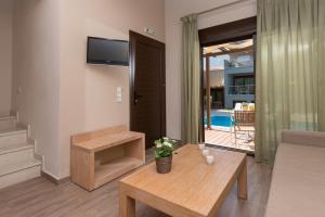 TV a/nebo společenská místnost v ubytování Mary's Residence Suites