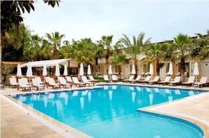 La alberca dentro o cerca de Sunprime Dogan Side Beach - Adult Only (+16)
