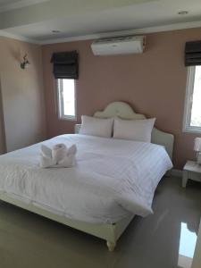Posteľ alebo postele v izbe v ubytovaní Sangchan Garden at Kaeng Krachan