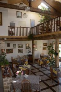 Χώρος καθιστικού στο Auberge la Source - Logis Hôtels