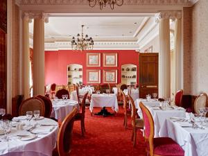 Ресторант или друго място за хранене в Dumbleton Hall Hotel