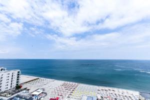 an aerial view of the ocean and a beach at Hotel Riviera in Mamaia