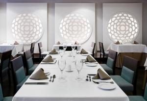 Reštaurácia alebo iné gastronomické zariadenie v ubytovaní Kn Hotel Arenas del Mar Adults Only