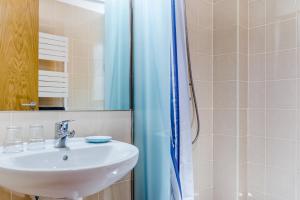 Koupelna v ubytování Apartamentos Prat de les Molleres + 11 fotografií