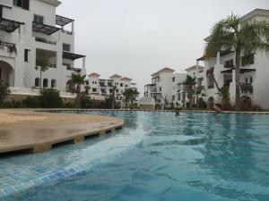 Bazén v ubytování Maha Beach Cabo Negro Duplex 6 person nebo v jeho okolí