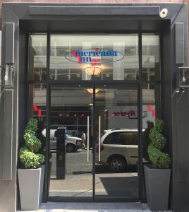 Muka bangunan atau pintu masuk Americana Inn