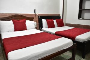 A bed or beds in a room at Hotel El Principe