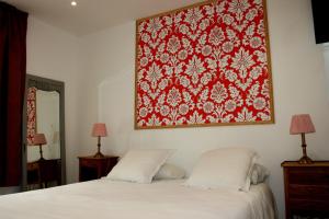 A bed or beds in a room at La Maison de la Plage