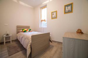 A bed or beds in a room at Bellavista wonderful lake view