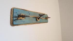 a blue wooden box with a rope on it at B&B La Grotta Marina in Vico Equense