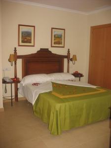 Posteľ alebo postele v izbe v ubytovaní Hotel Las Canteras de Puerto Real + 37 fotografií