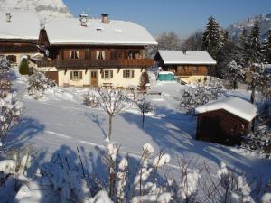 コンブルーにあるLa Ferme des Michaudの雪の家