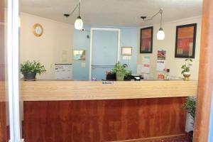 a bar with a wooden counter in a room at Silver Sands Motel in Florence