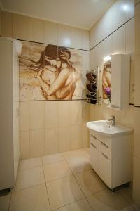 Um banheiro em Apartment on brativ Rohatyntsiv 3