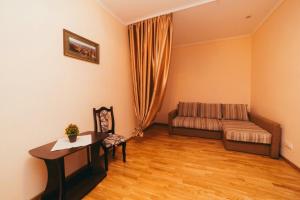 Uma área de estar em Apartment on brativ Rohatyntsiv 3