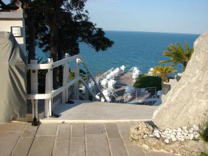 ヌマーナにあるLa Casina delle Fateの海岸へ続く階段