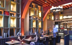Restoran atau tempat lain untuk makan di Boutique Hotel Steenhof Suites - Adults Only
