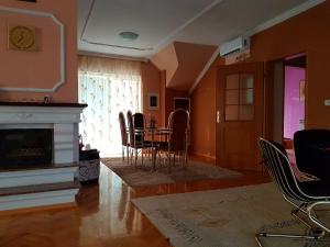 Istumisnurk majutusasutuses Apartment Cace
