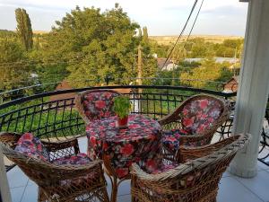 Rõdu või terrass majutusasutuses Apartment Cace