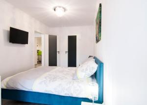Posteľ alebo postele v izbe v ubytovaní Tęczowe Wzgórze Apartament Oaza