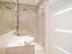 Łazienka w obiekcie Lucky40 - Apartament z widokiem na morze, SPA gratis, Dwie Sosny