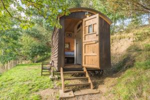 Garður fyrir utan Craven Shepherd Huts