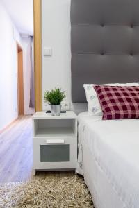 Un pat sau paturi într-o cameră la SUITE T1 Junto ao Mar
